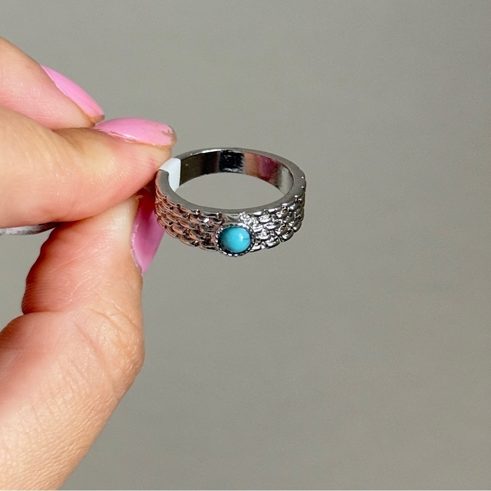 Western Style Silver Ring with Turquoise Stone π - Picture 5 of 7